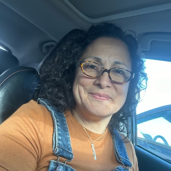 Meet your Posher, Esther - Picture 3 of 8